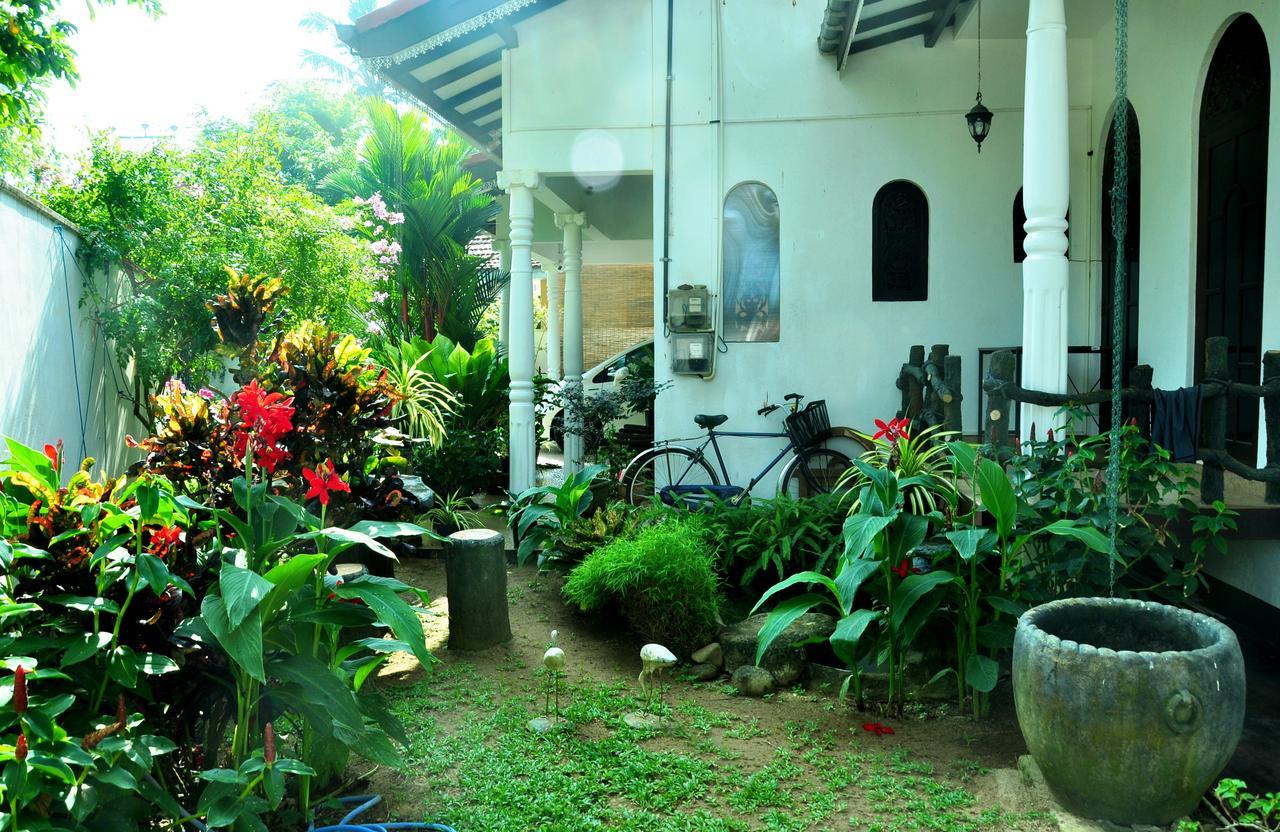 Hotel Angel Rest Mirissa Exterior foto